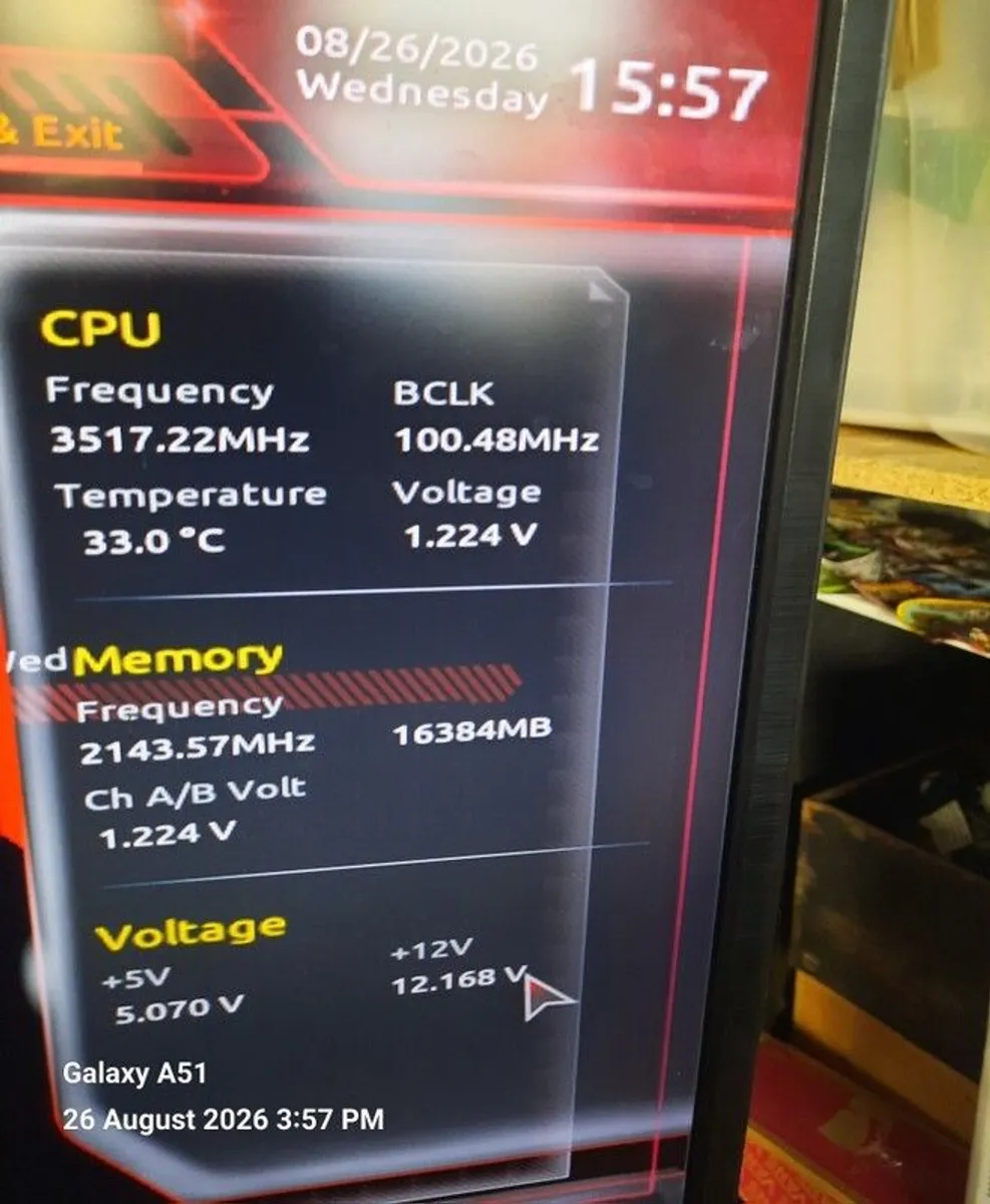 Gaming PC with 2 x Monitors - Image 4