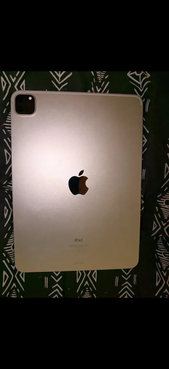 Ipad pro 2nd gen (2020) 11” - Image 4