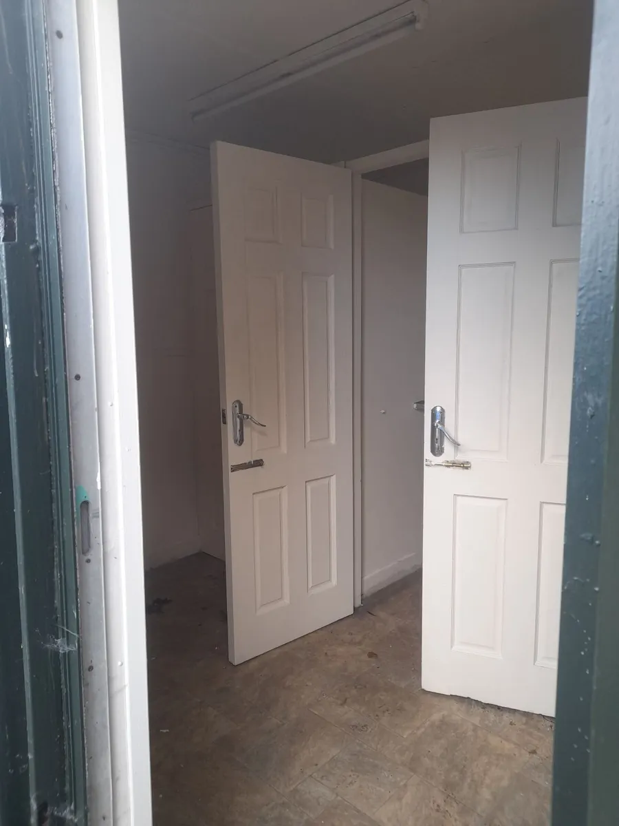 Construction site or shed toilet unit container - Image 2