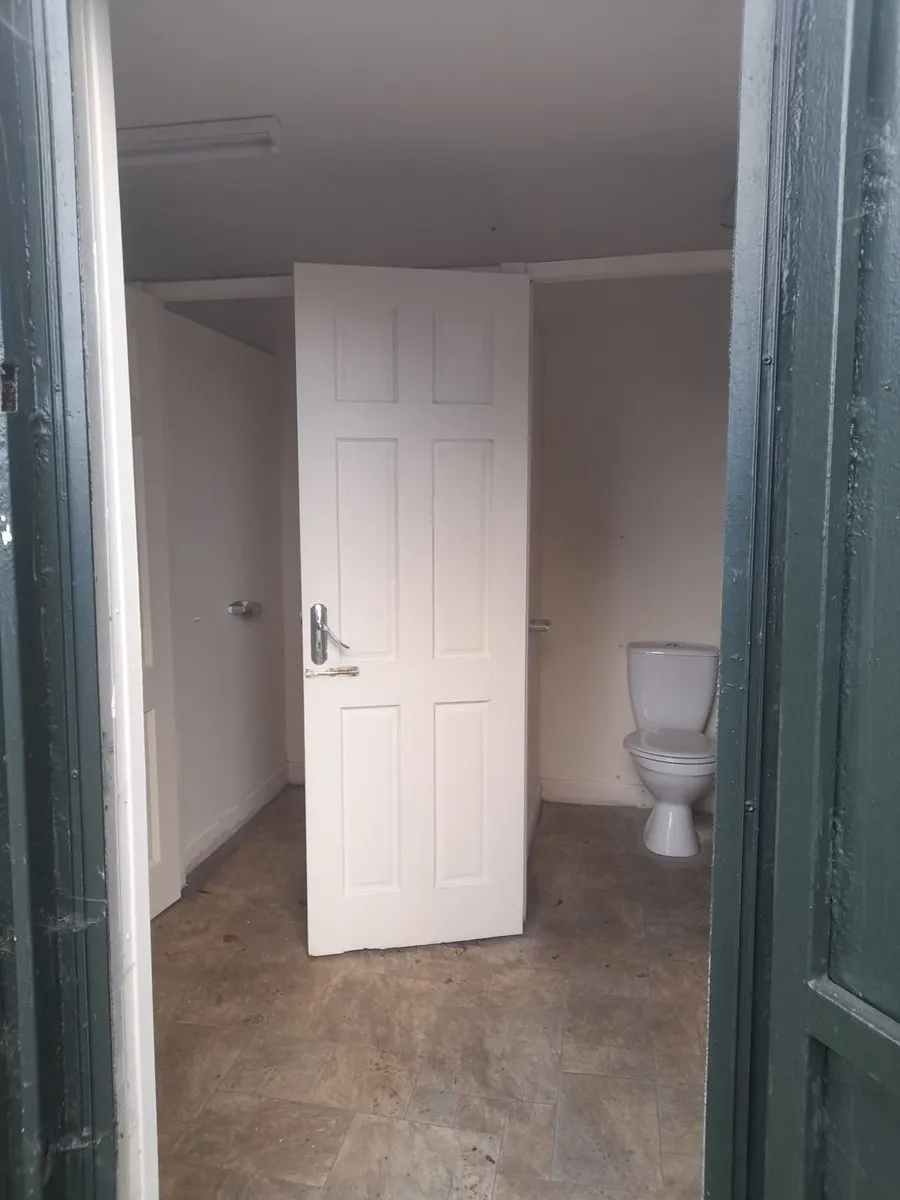 Construction site or shed toilet unit container - Image 4