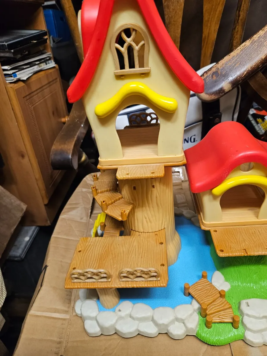 Sylvanian Famalies Tree House - Image 1
