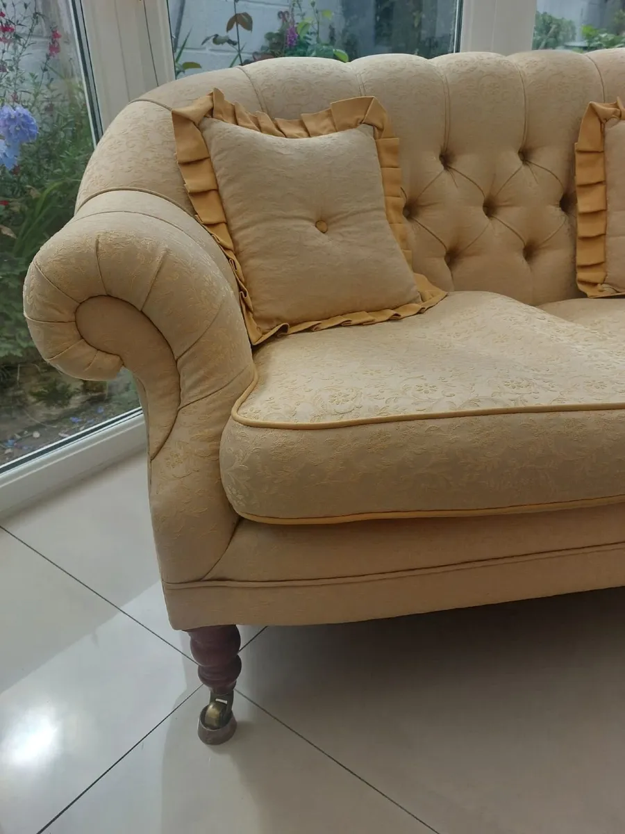 2 seater hand made couch - Image 1