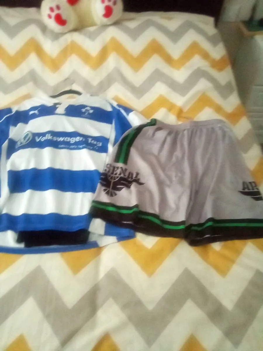 RUGBY.  JERSEY.   AND.  FOOTBALL.  SHORTS. - Image 1
