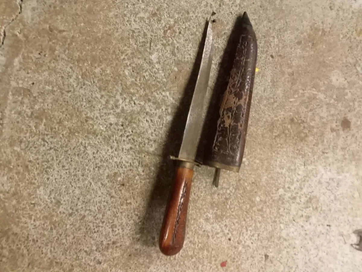 Old dagger - Image 1
