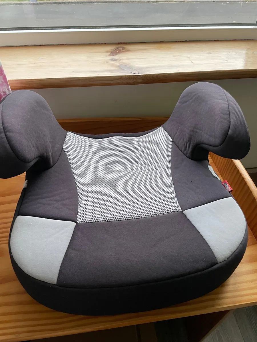 Kids booster car seat - Image 1