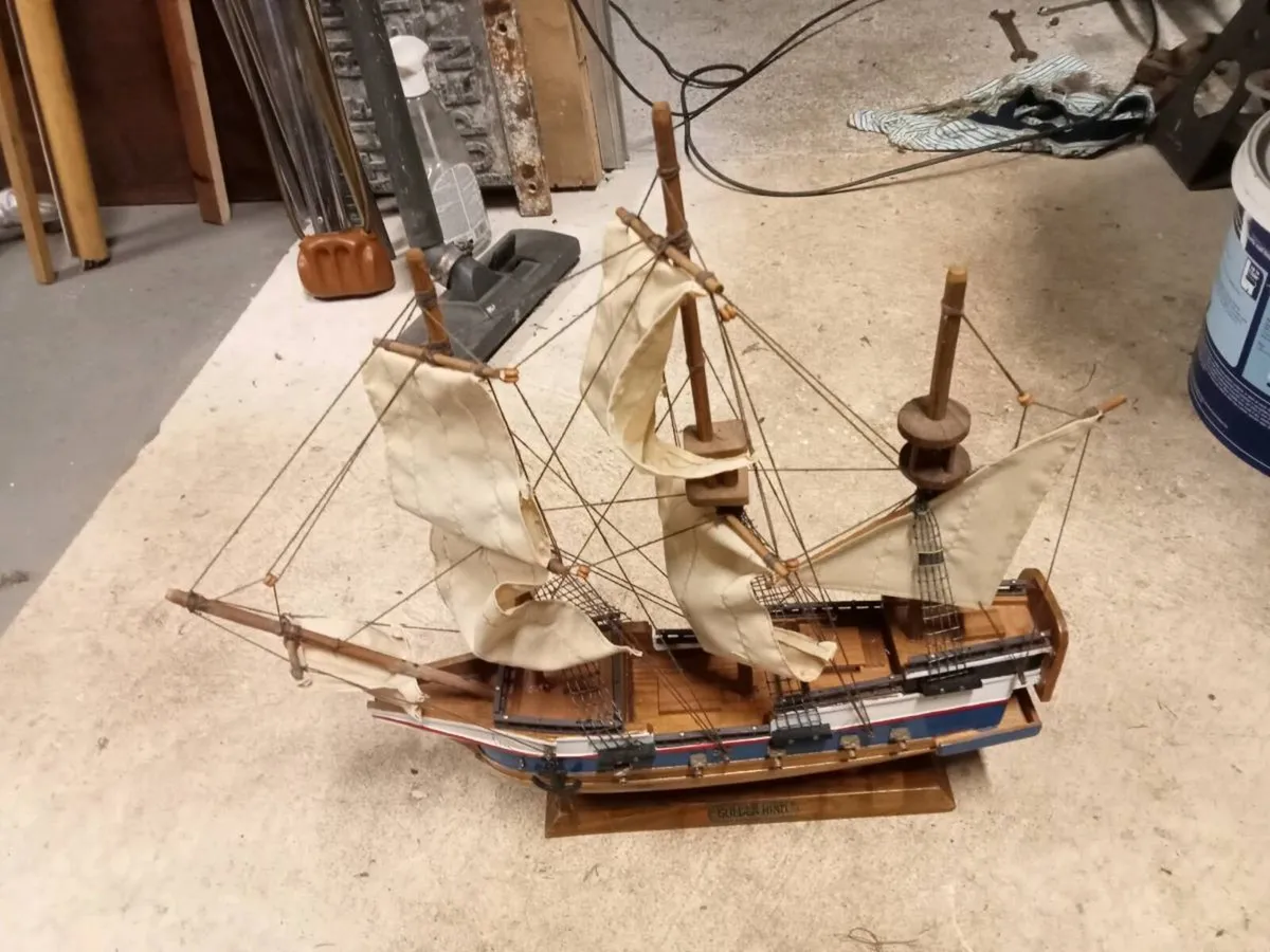 Old model ship - Image 1