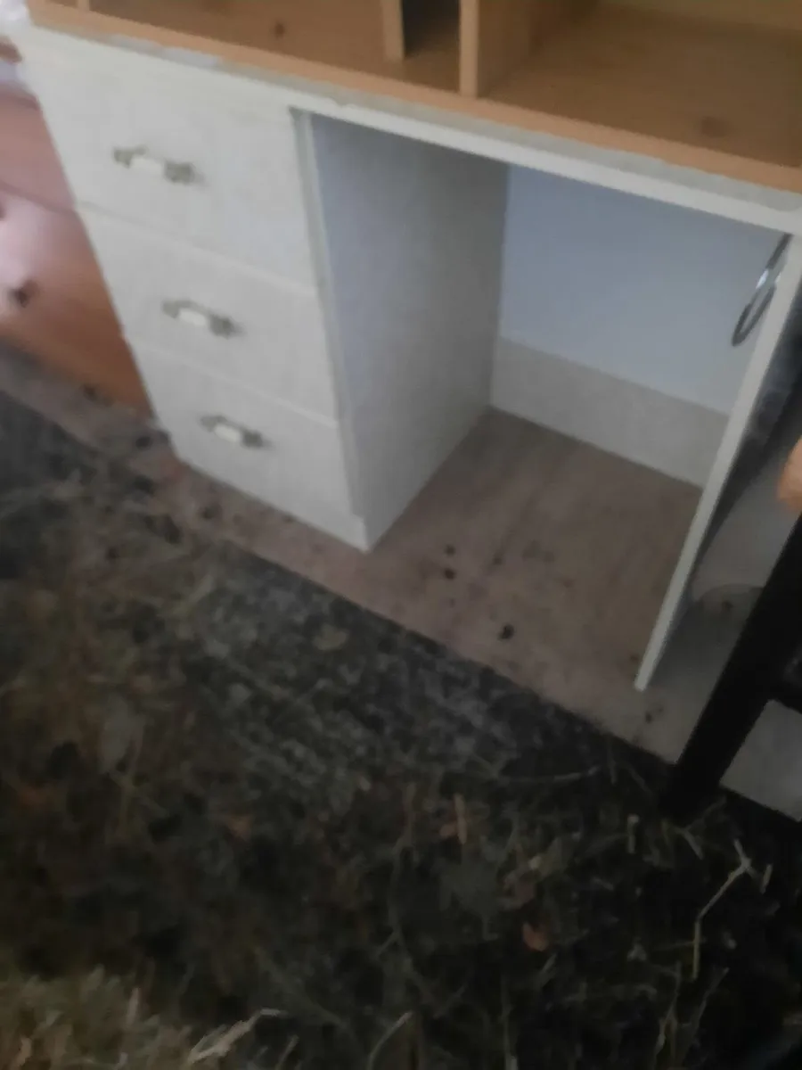 Dressing table - Image 1