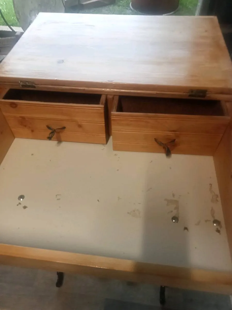Old sloped writing desk - Image 2