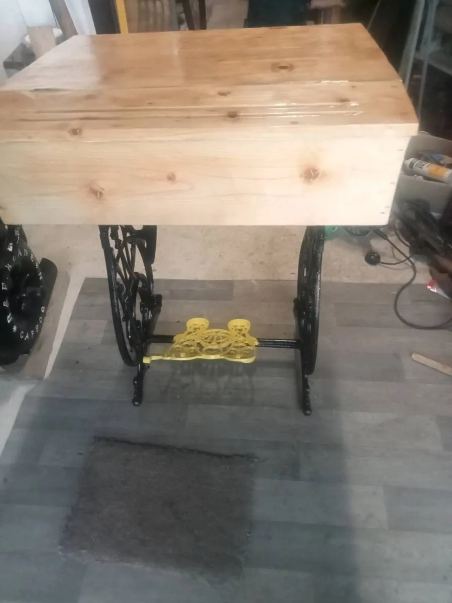 Old sloped writing desk - Image 4
