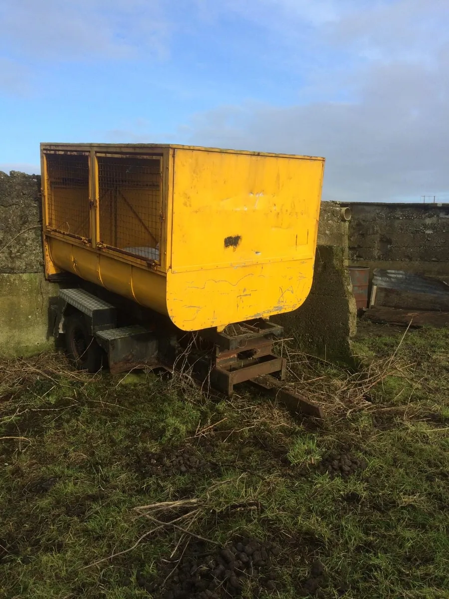 Vintage aluminium trailer - Image 1