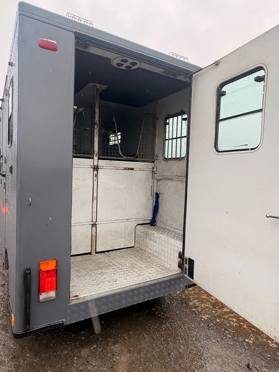 Horse lorry 3.5 ton north of Ireland registered - Image 4