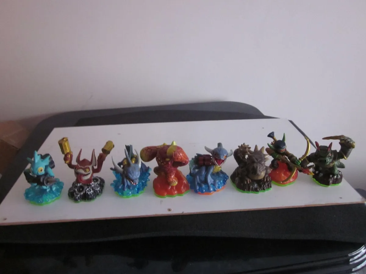 Skylander's Spyro's Castle +8 Figures - Image 3