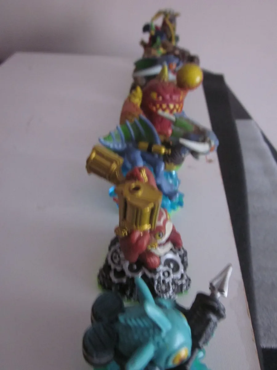 Skylander's Spyro's Castle +8 Figures - Image 4