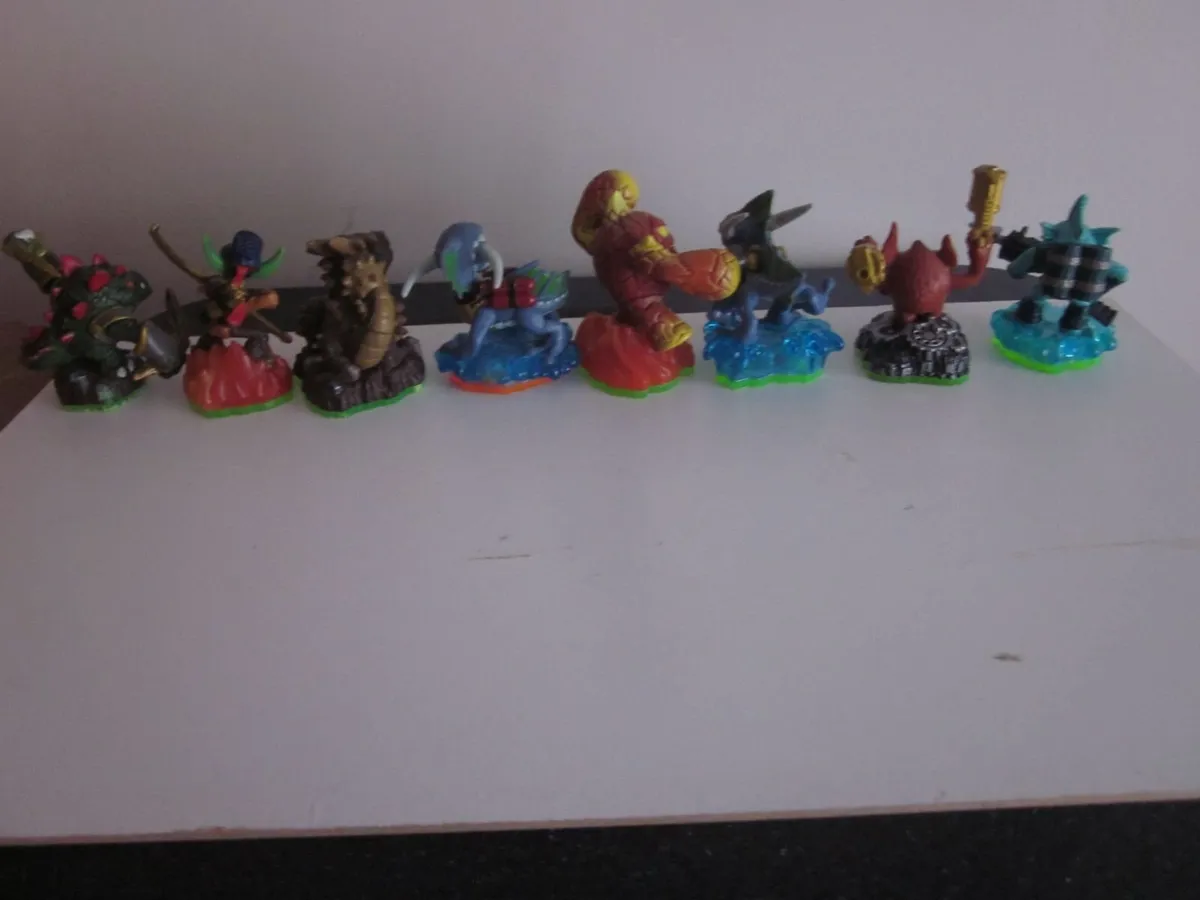 Skylander's Spyro's Castle +8 Figures - Image 2