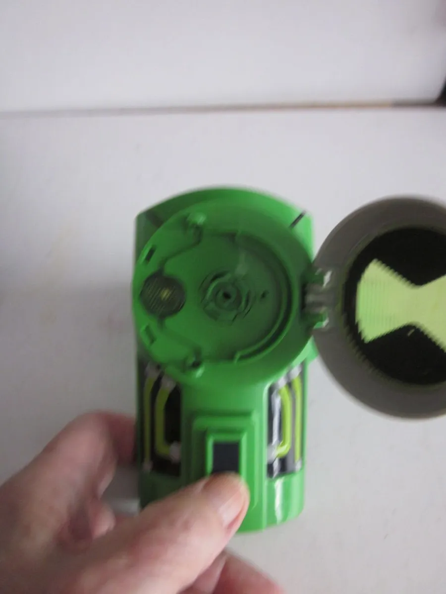 Ben 10 Revolution Ultimatrix Omnitrix Watch 2010 - Image 3