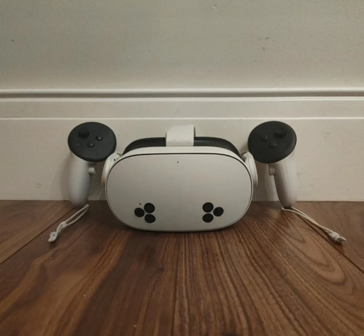 Meta Quest 3s VR Headset + 2 Controllers - Image 1