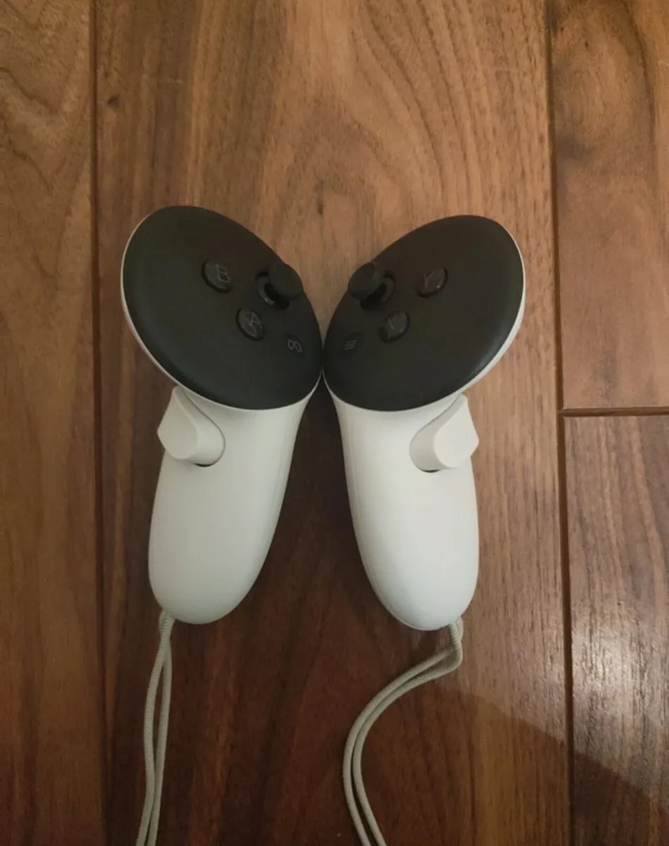 Meta Quest 3s VR Headset + 2 Controllers - Image 3