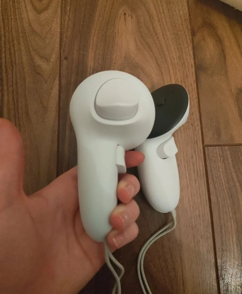 Meta Quest 3s VR Headset + 2 Controllers - Image 4