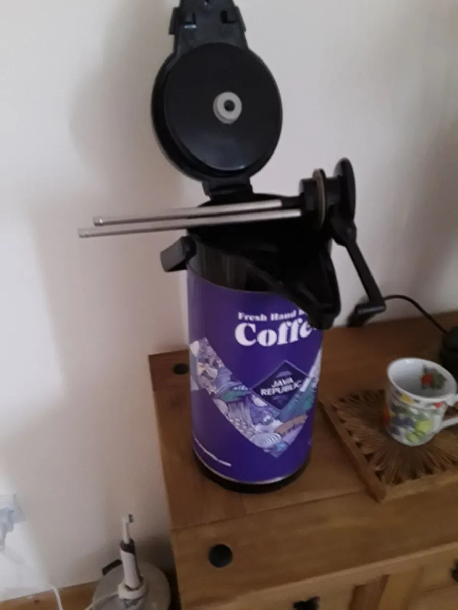 Large jaffo Republic flask stays hot 5 and a half - Image 3