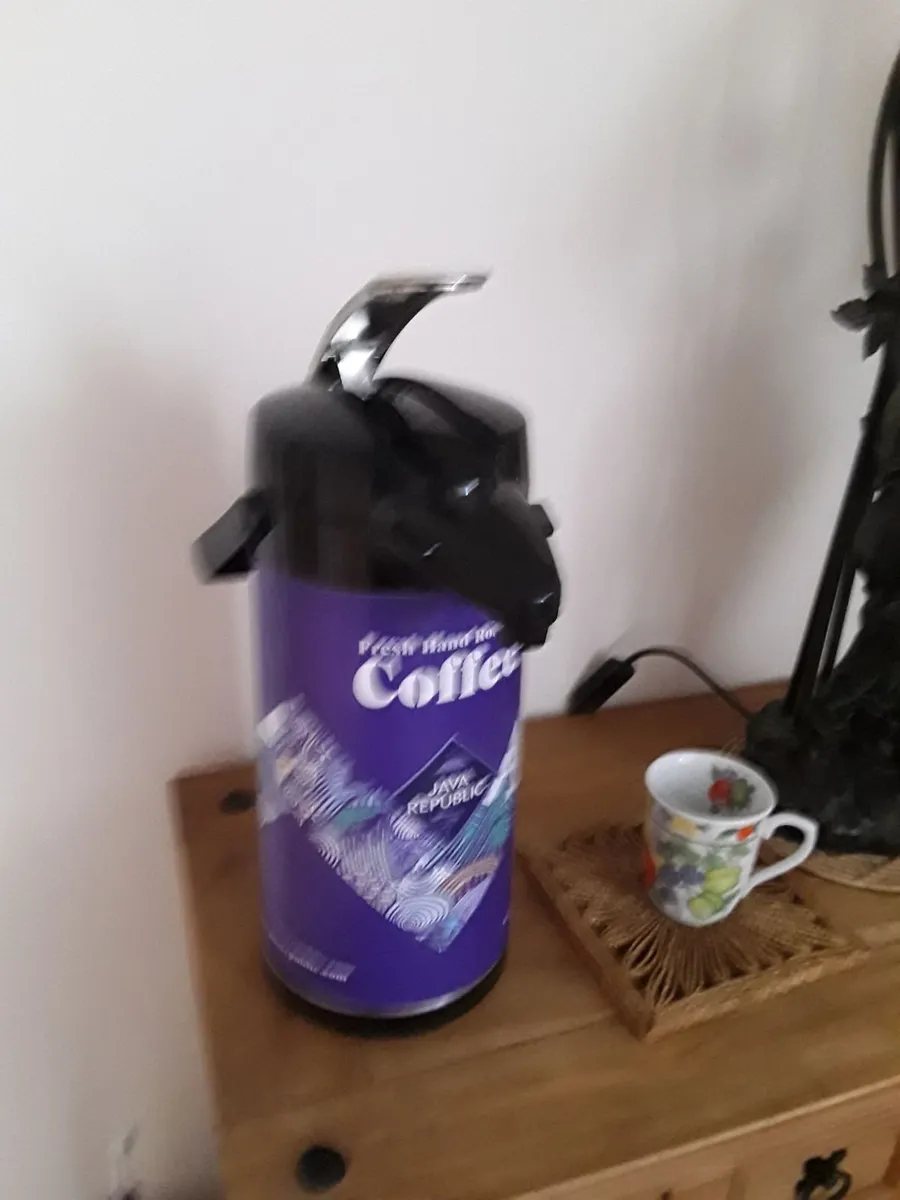 Large jaffo Republic flask stays hot 5 and a half - Image 1