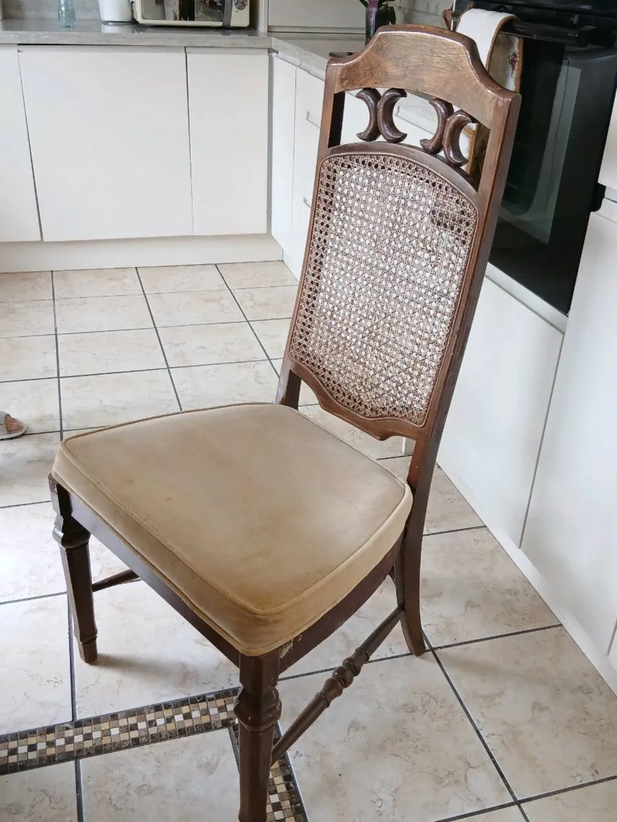 Dining table and 4 chairs - Image 4
