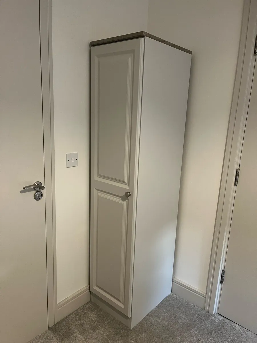 Wardrobe one door - Image 1