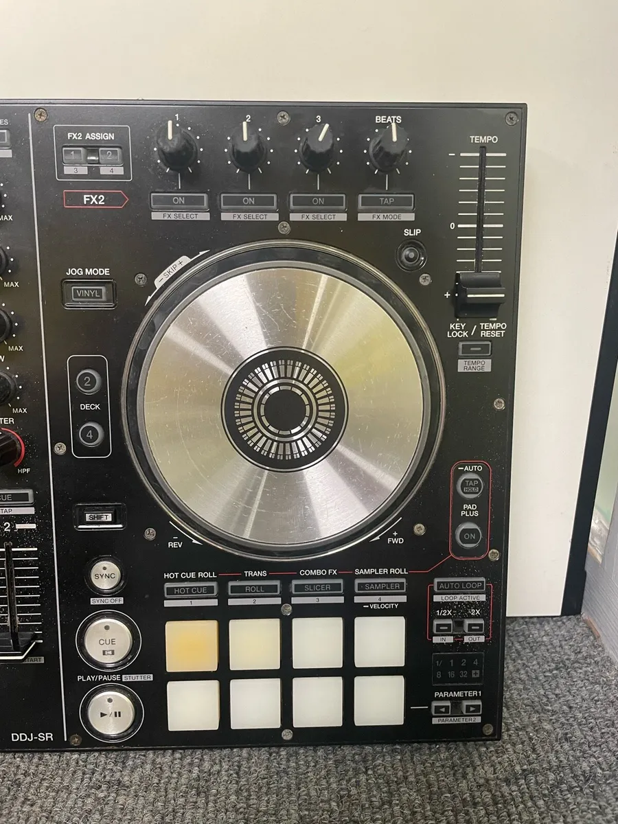 Pioneer Serato - DJ Controller - Image 4