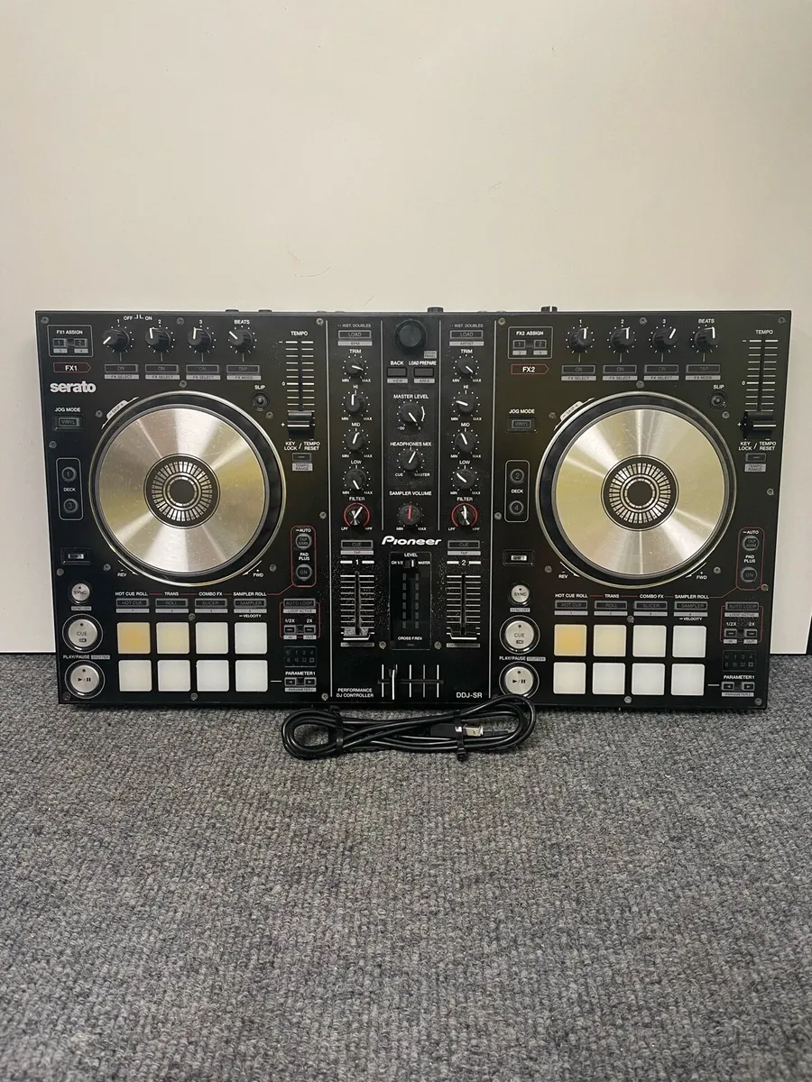 Pioneer Serato - DJ Controller - Image 1
