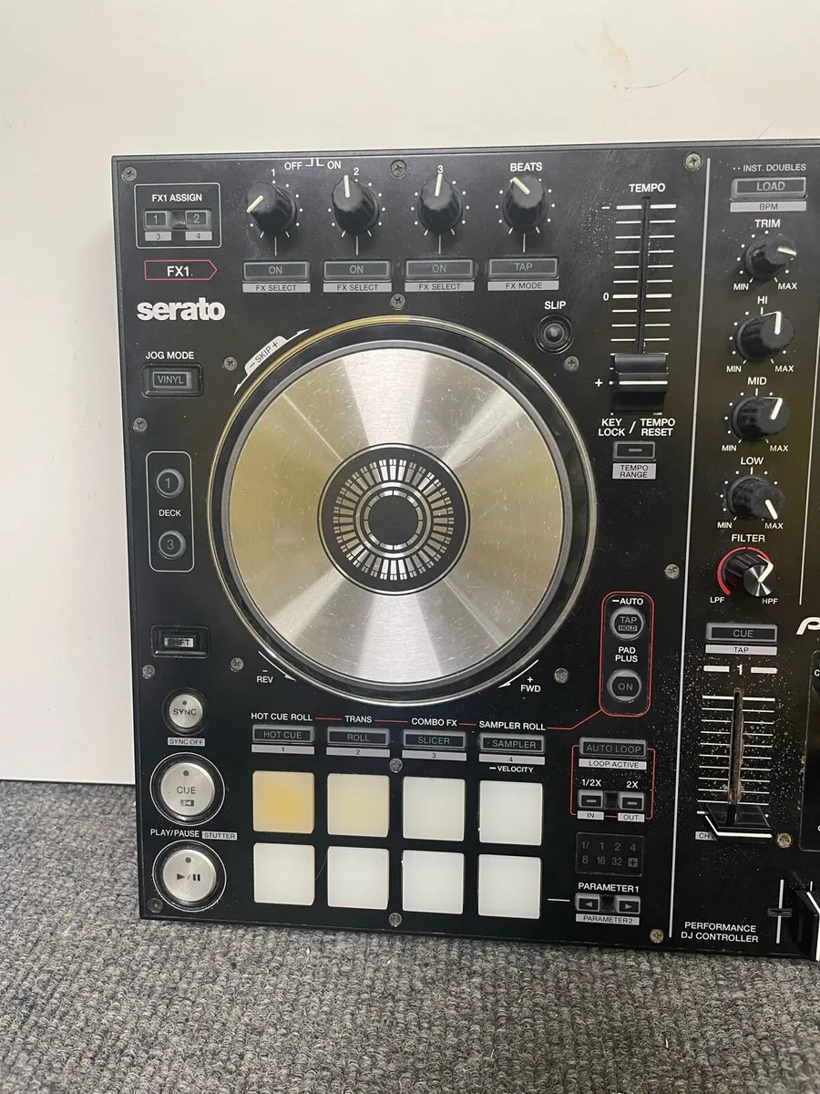 Pioneer Serato - DJ Controller - Image 2