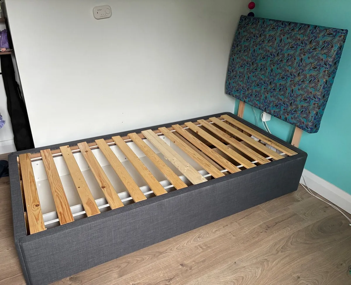 Single bed - Image 2