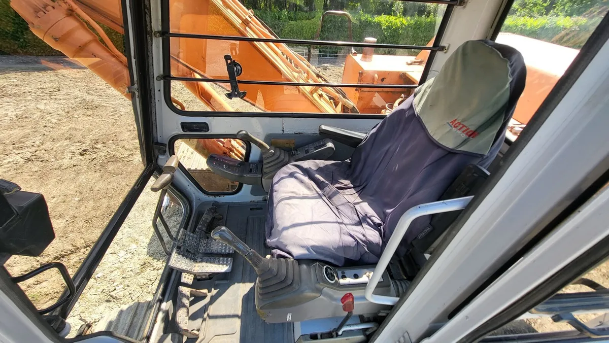 13 Ton Hitachi excavator. - Image 3
