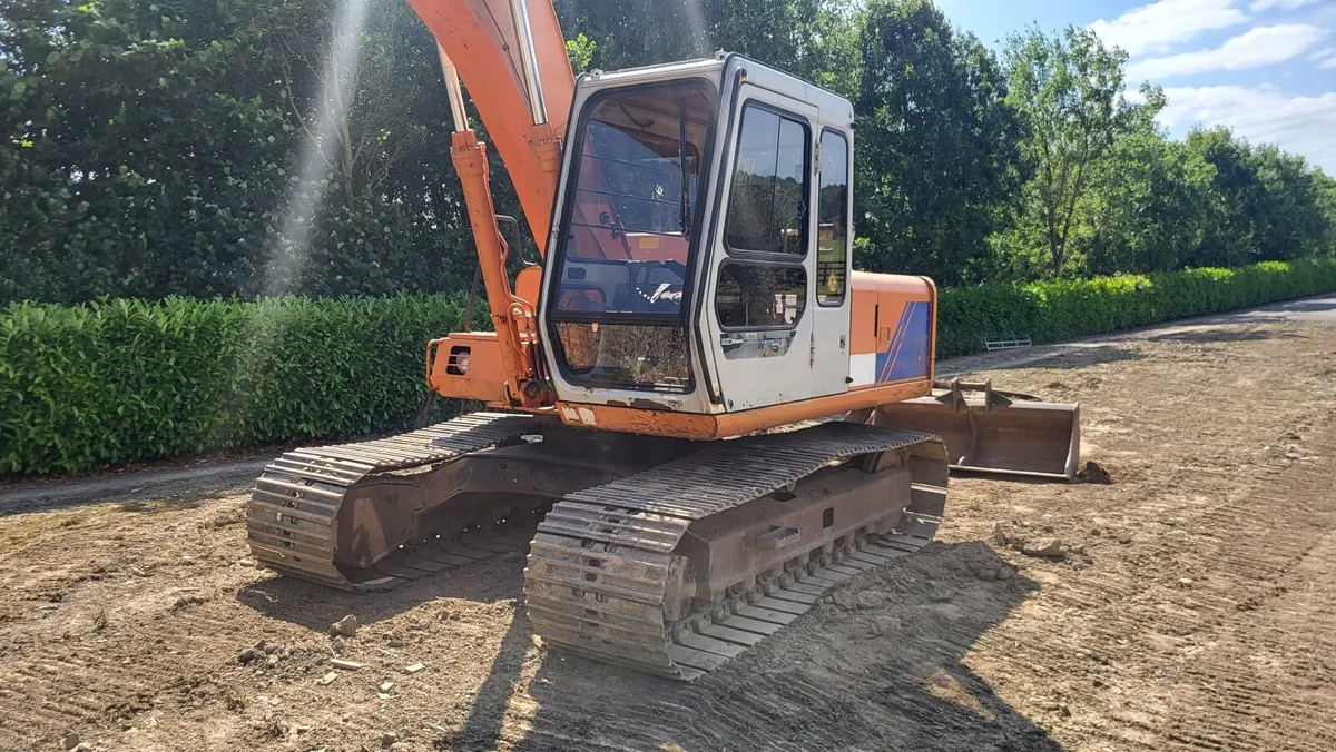 13 Ton Hitachi excavator. - Image 1