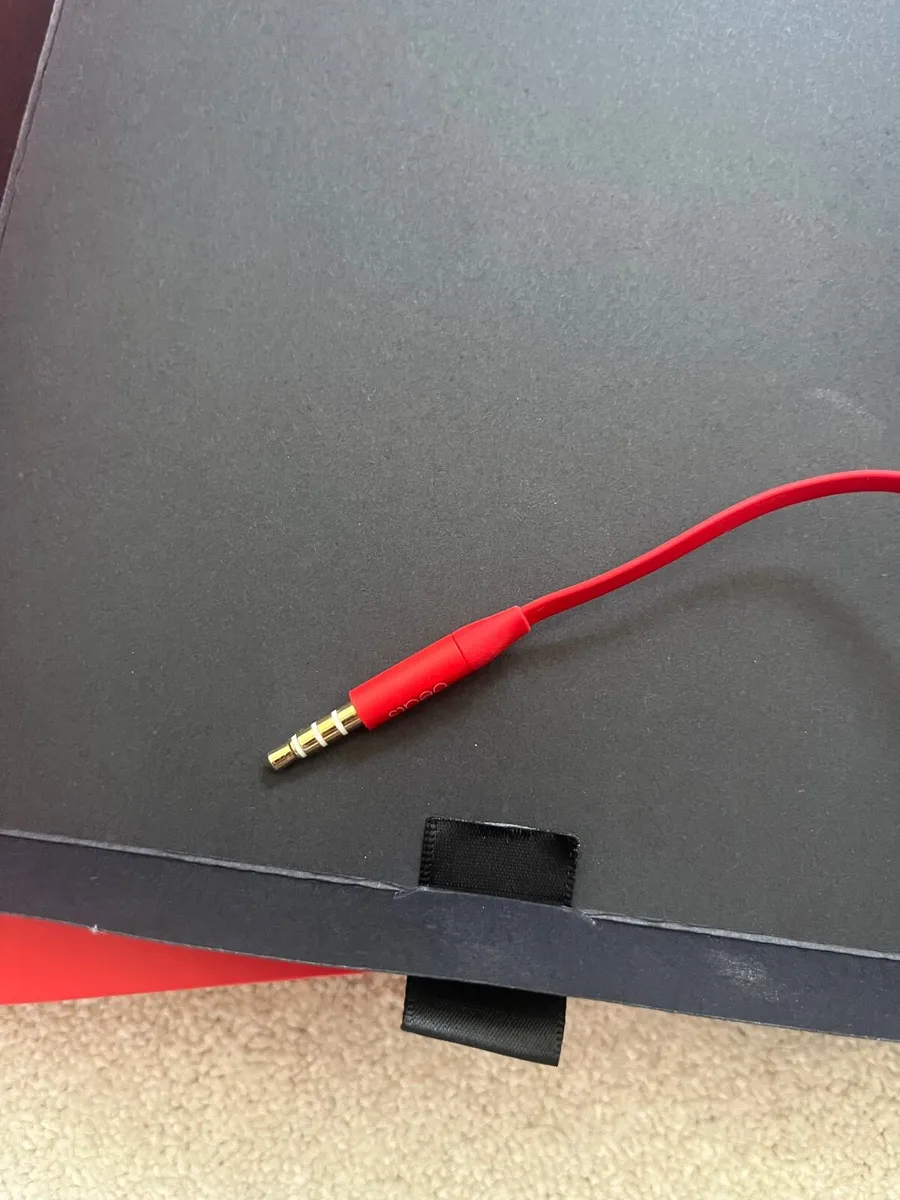 Beats headphones - Image 4