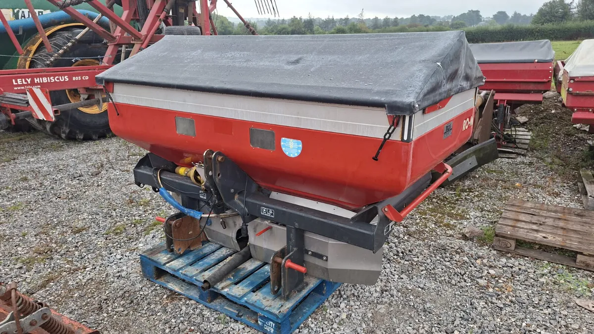 Vicon Kverneland 1.5 Ton Fertilizer spreader - Image 1