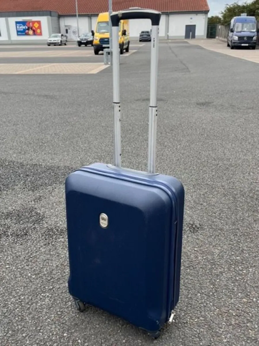 Medium Suitcase / Small Suitcase – Good Condition - Image 4
