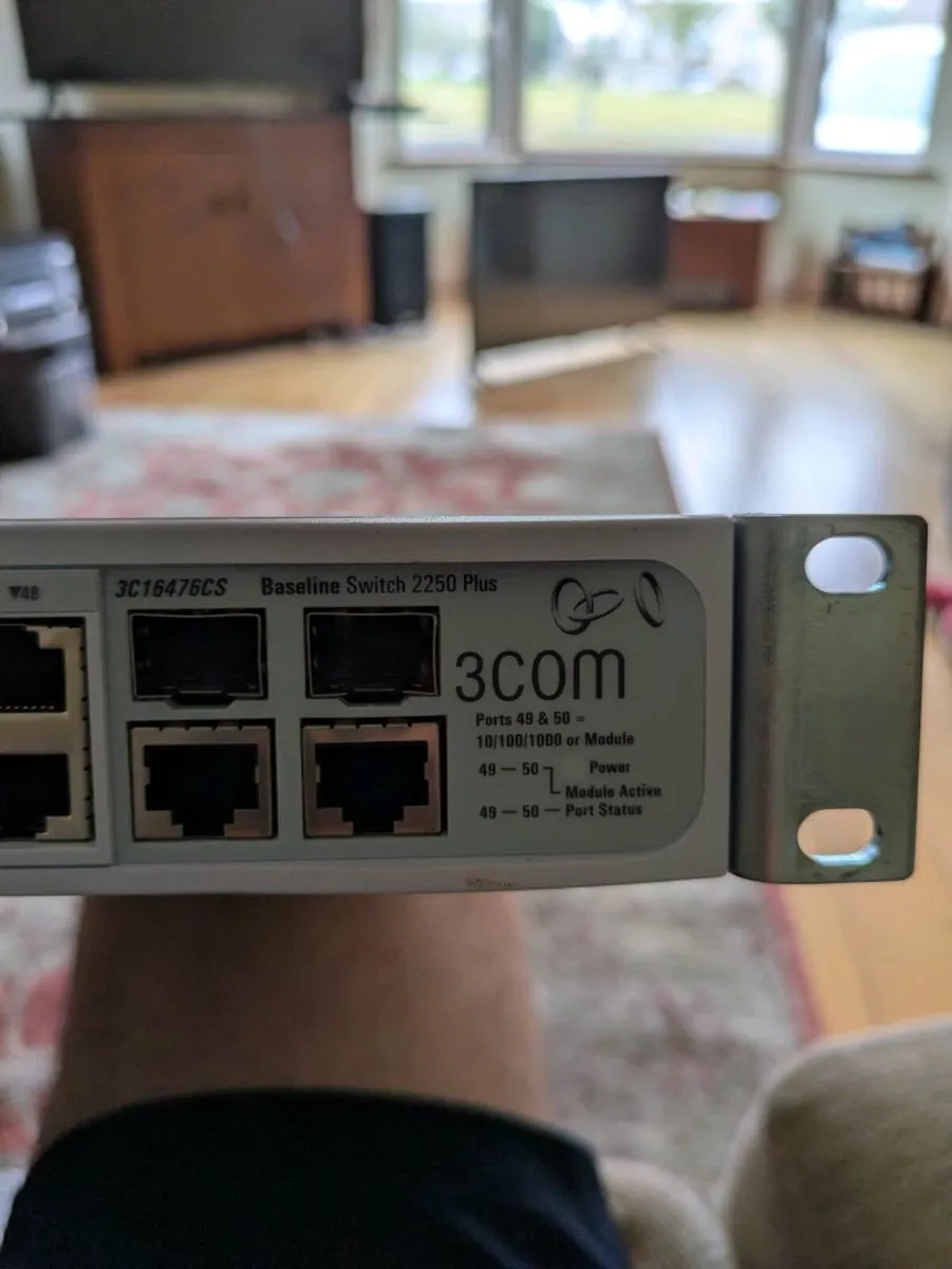 3Com Baseline Switch 2250 Plus - Image 2