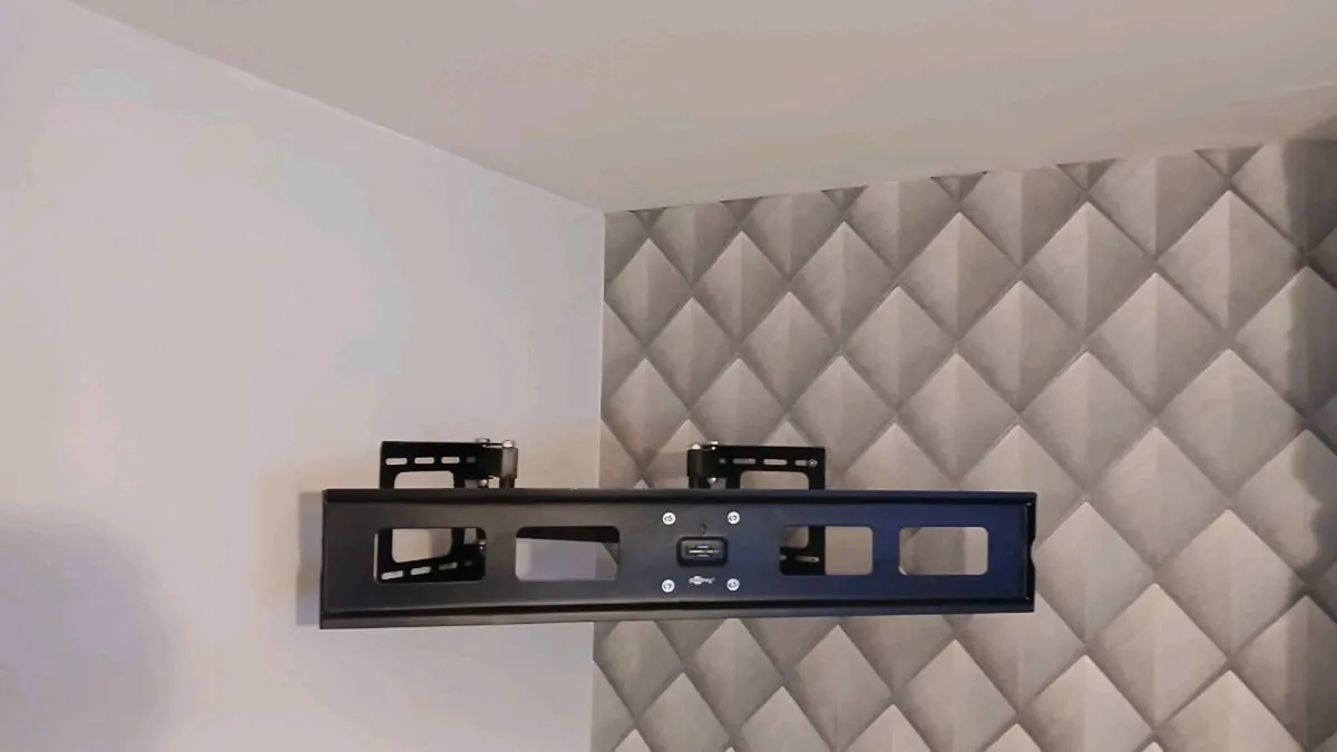 Tv bracket - Image 1