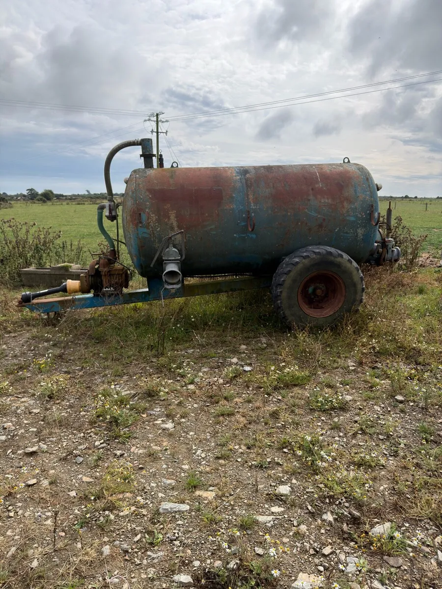1000 gallon slurry tank - Image 1
