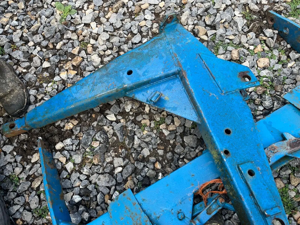 Vintage Ford tractor loader - Image 3