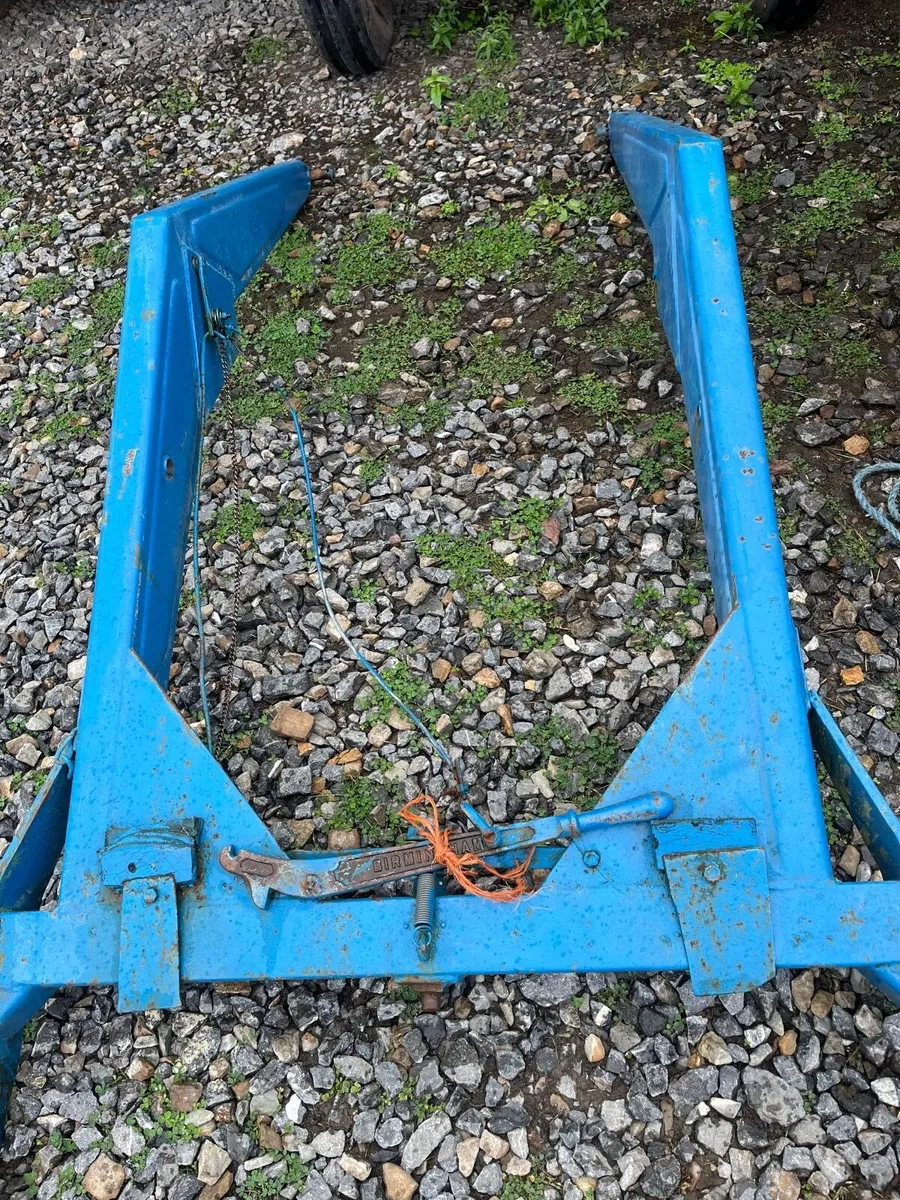 Vintage Ford tractor loader - Image 4