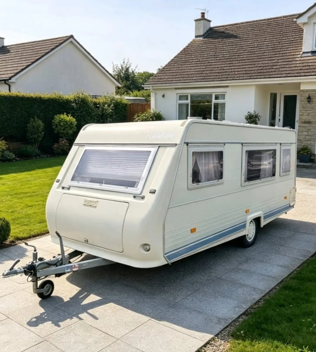 Lightweight touring caravan - Image 1