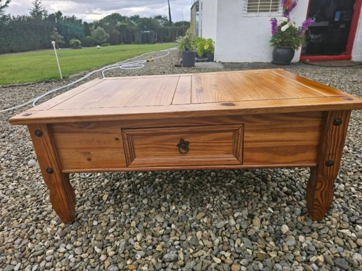Comee table - Image 1