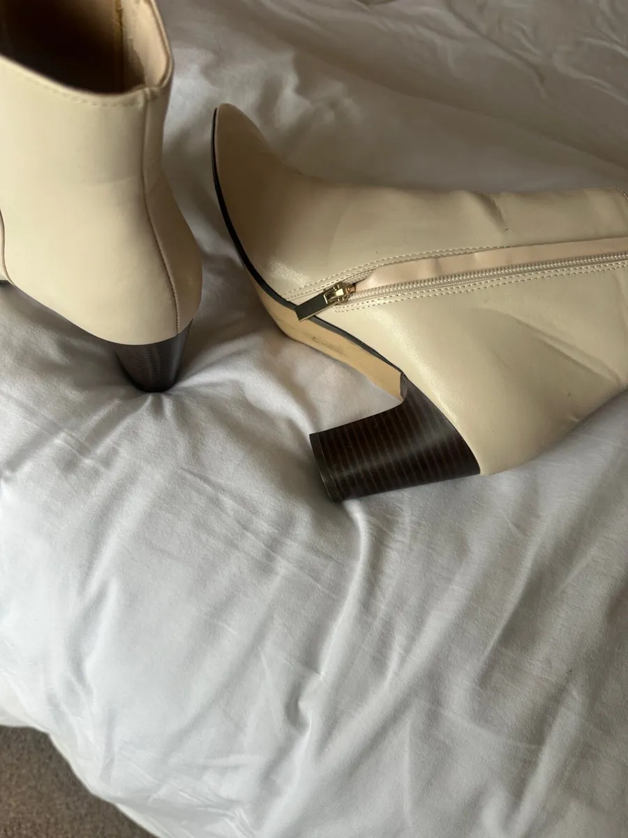 Ladies boots - Image 2