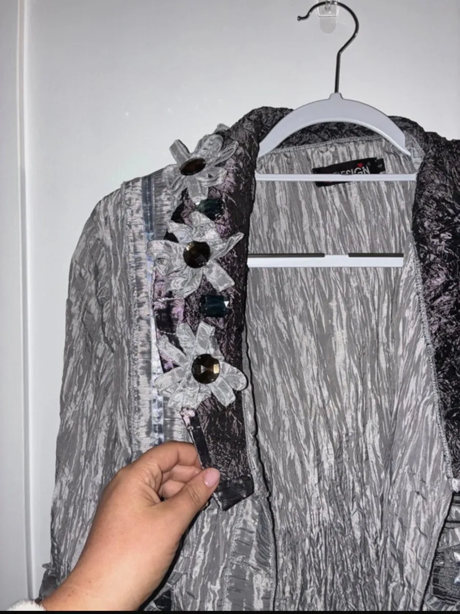 Vintage boutique designer grey blouse brown Thomas - Image 3