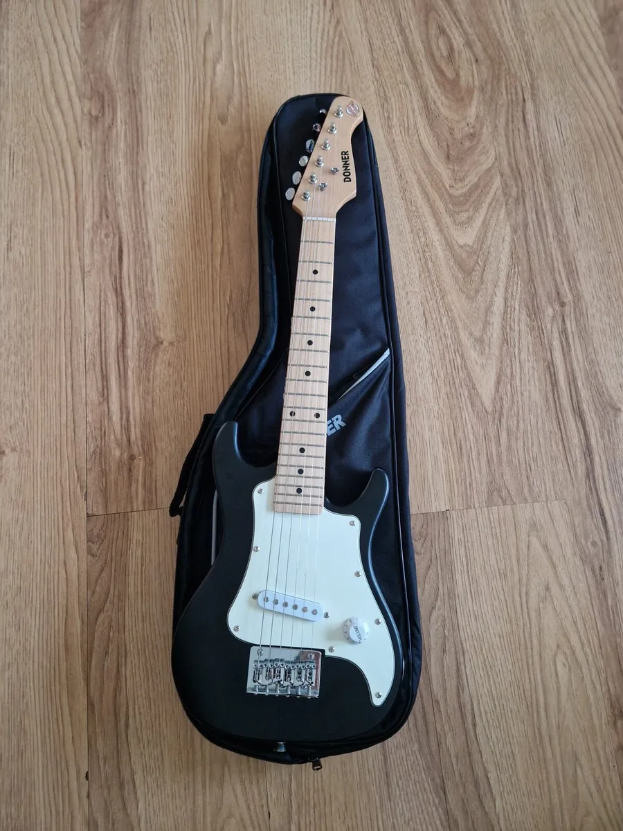 Electric guitar - Image 1