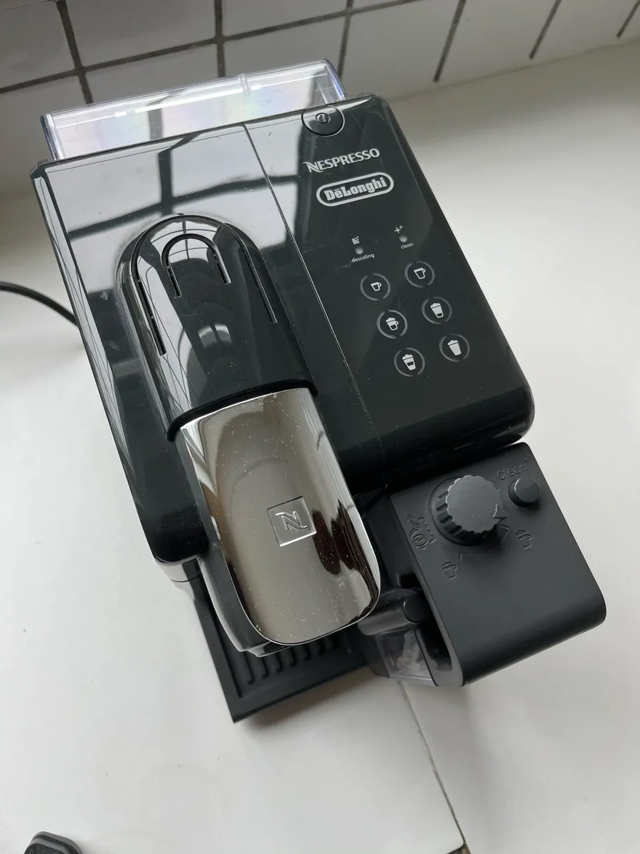 DeLonghi Nespresso Lattissima Touch EN560 - Image 2