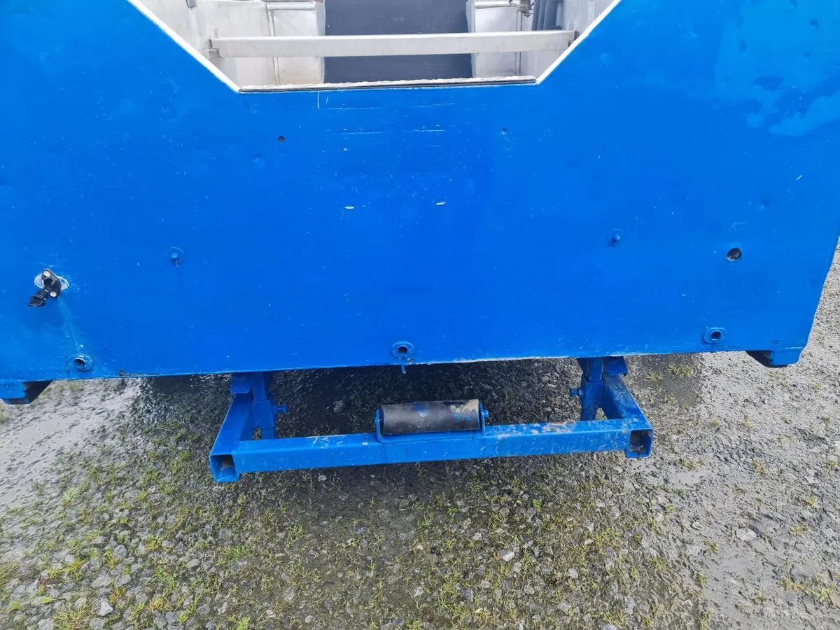 ALUMINIUM BOAT WITH RAMP  A ND TRAILER - Image 4
