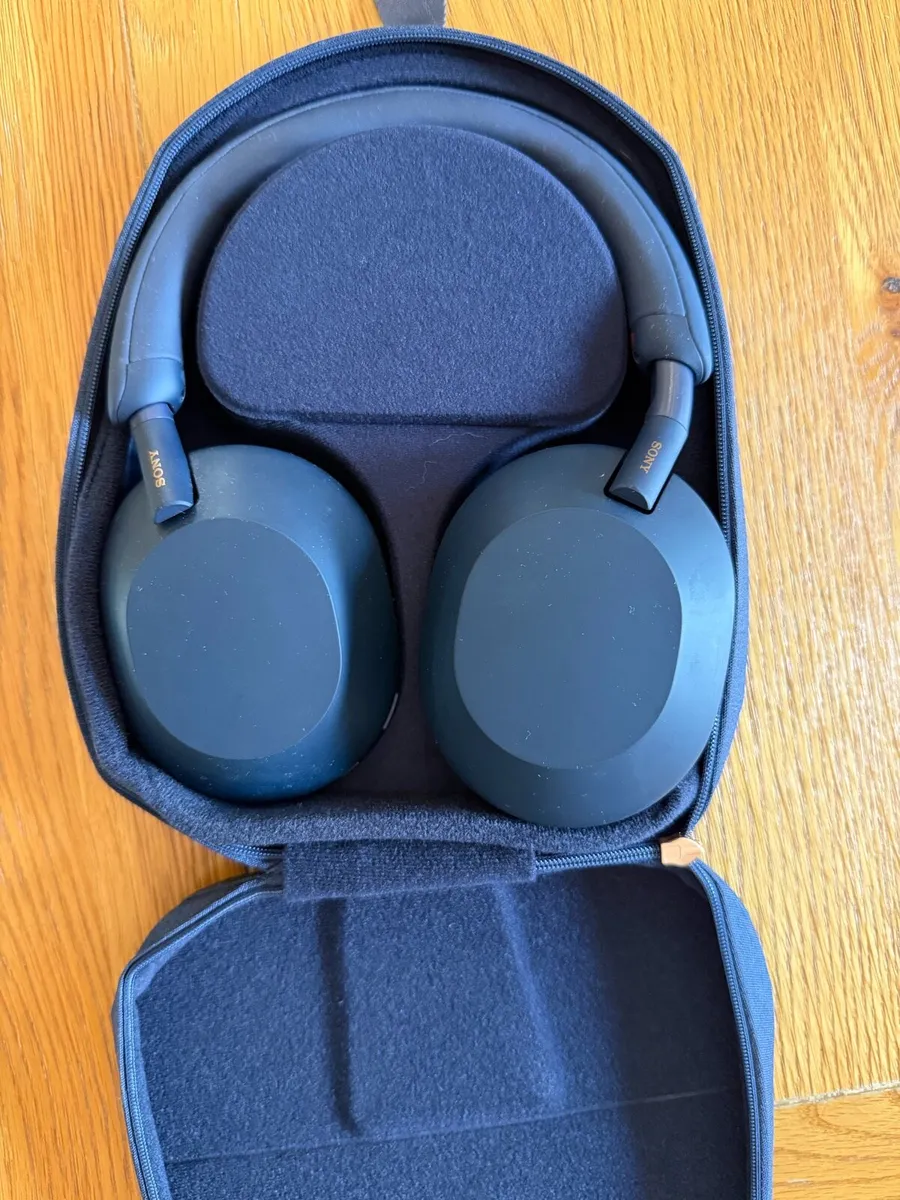 Sony XM5 Headphones - Image 2