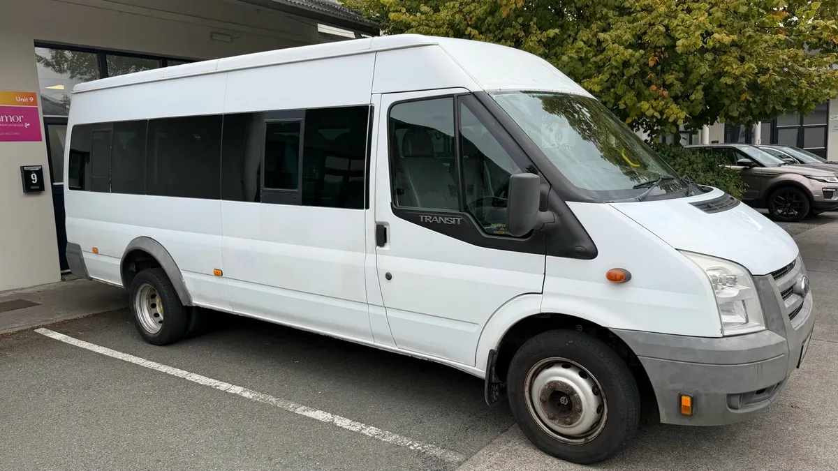 Ford Transit 17 Seat Minibus - Image 2
