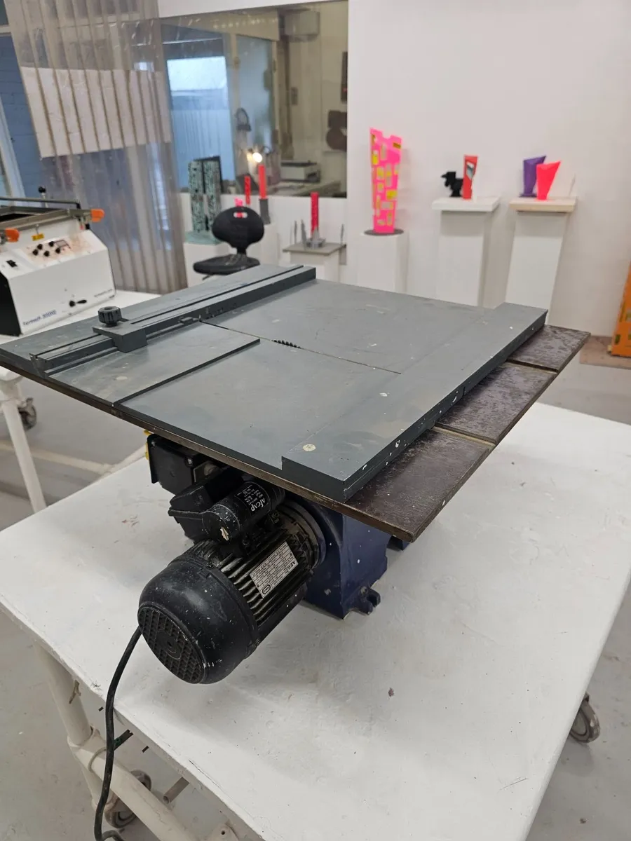 Modelmakers bench saw. - Image 1